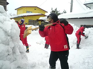 秋田ノーザンブレッツによる除雪ボランティア
